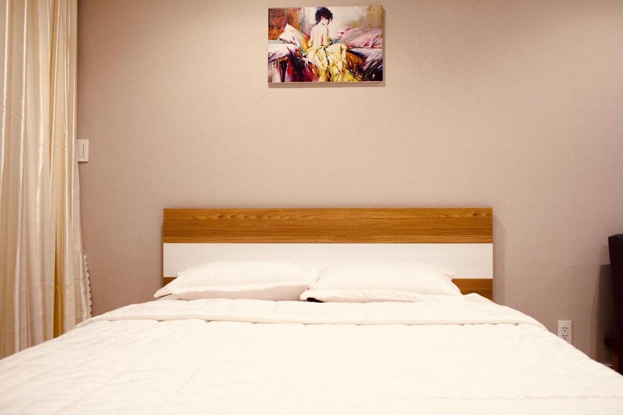 Teddy Apartment At Sky Center Luxury Ho Chi Minh City Bagian luar foto